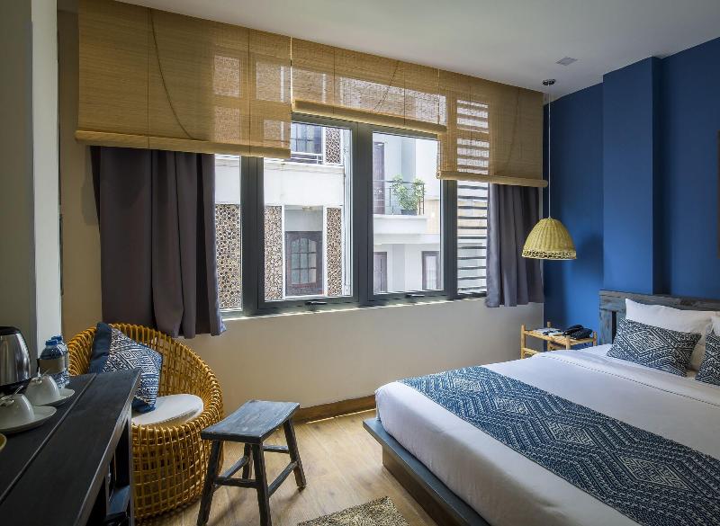 Urban Lodge Hotel Hostel image