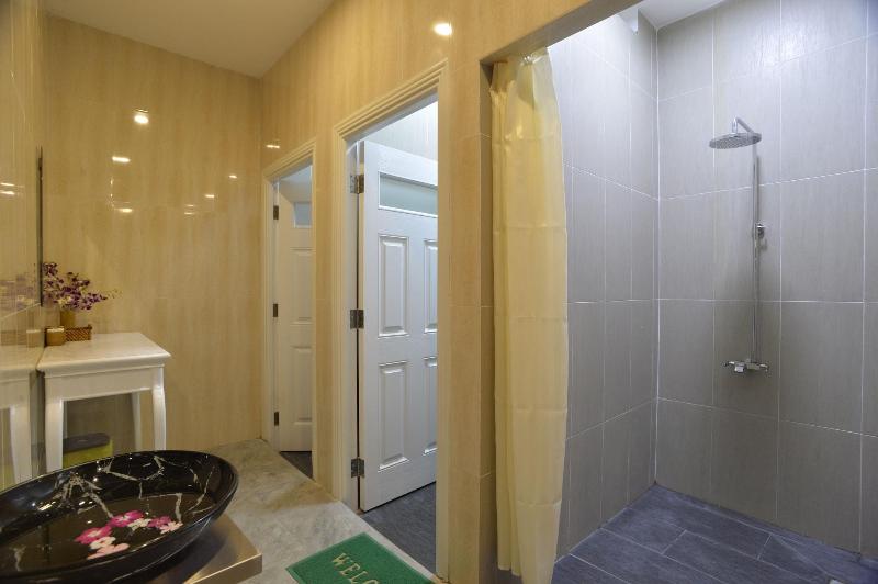 Urban Lodge Hotel Hostel image