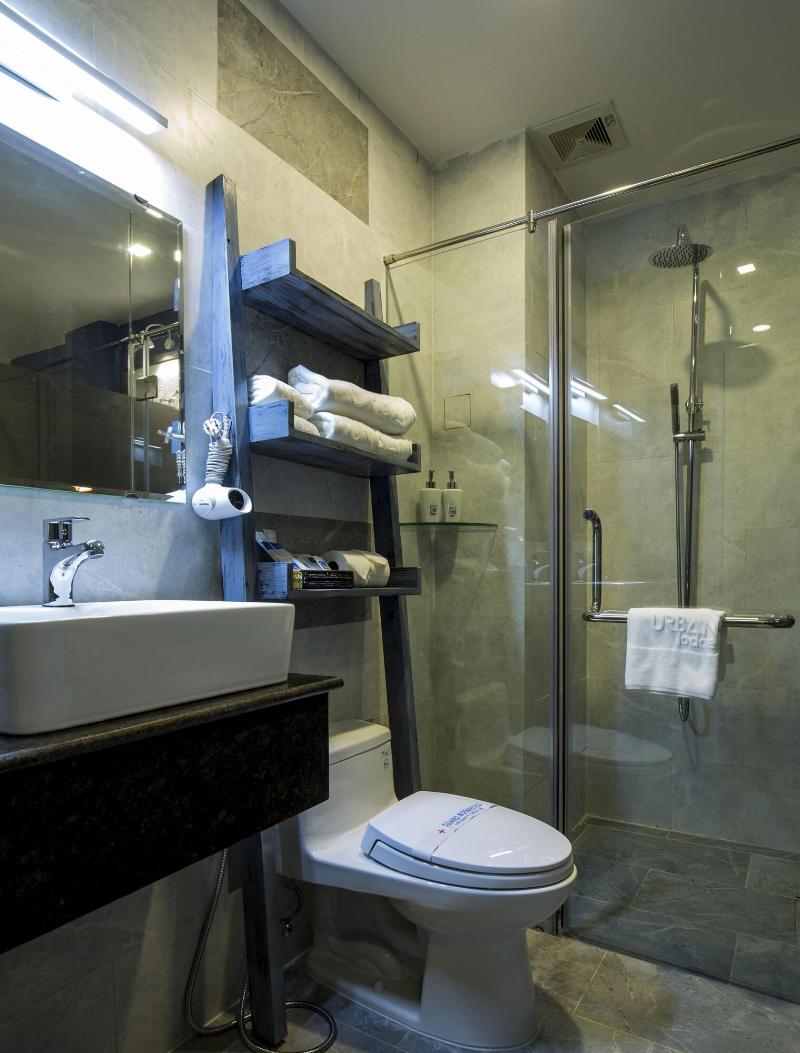 Urban Lodge Hotel Hostel image