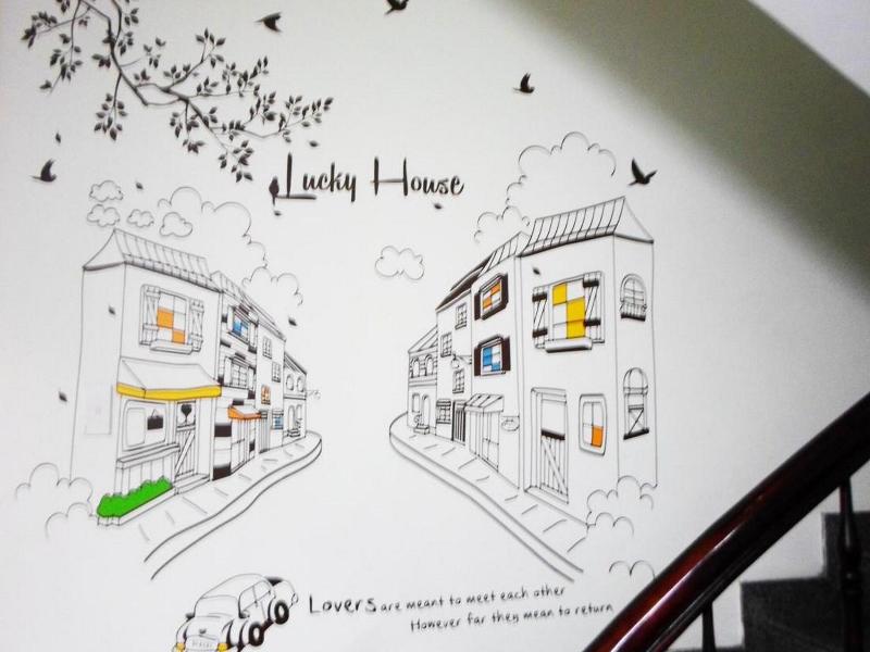 Lucky House Hotel image