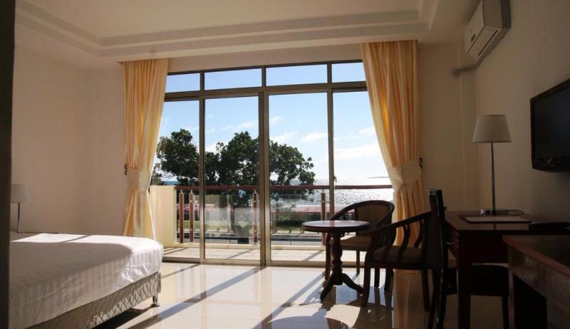 Emerald Hotel image