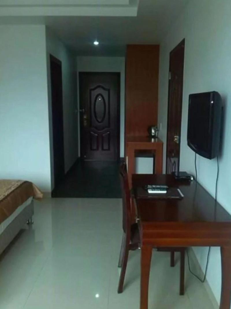 Emerald Hotel image