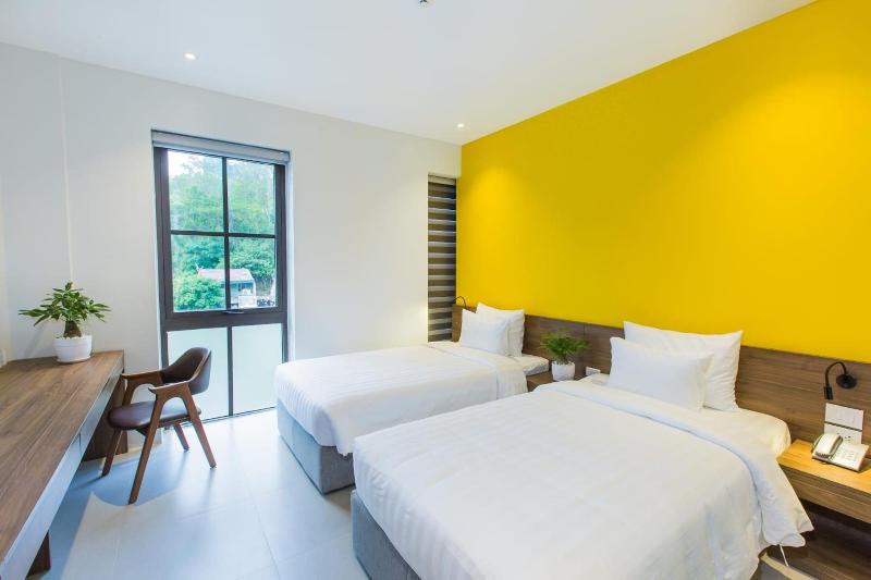 The Twin Hotel 3