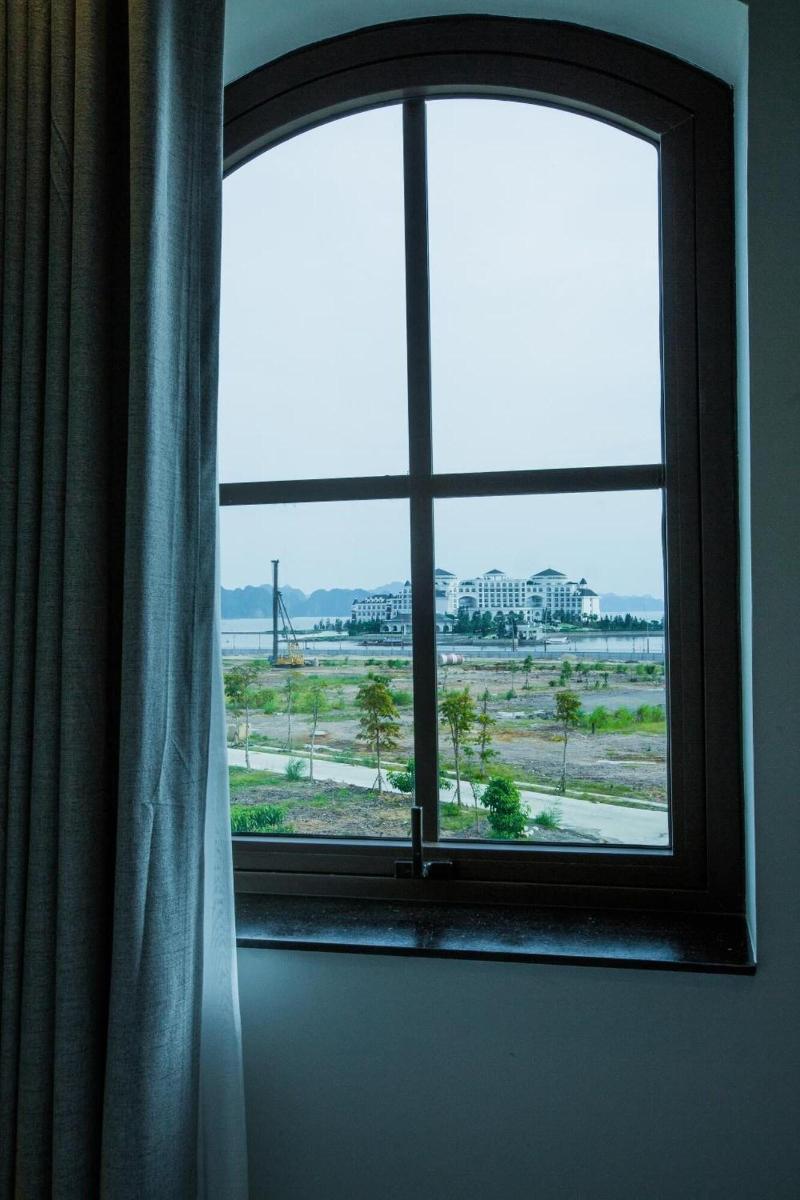 The Twin Hotel 4