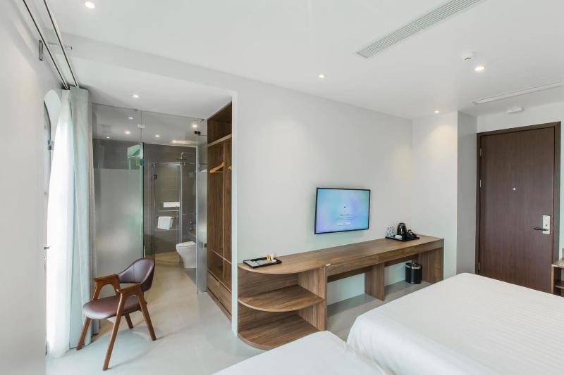 The Twin Hotel 5