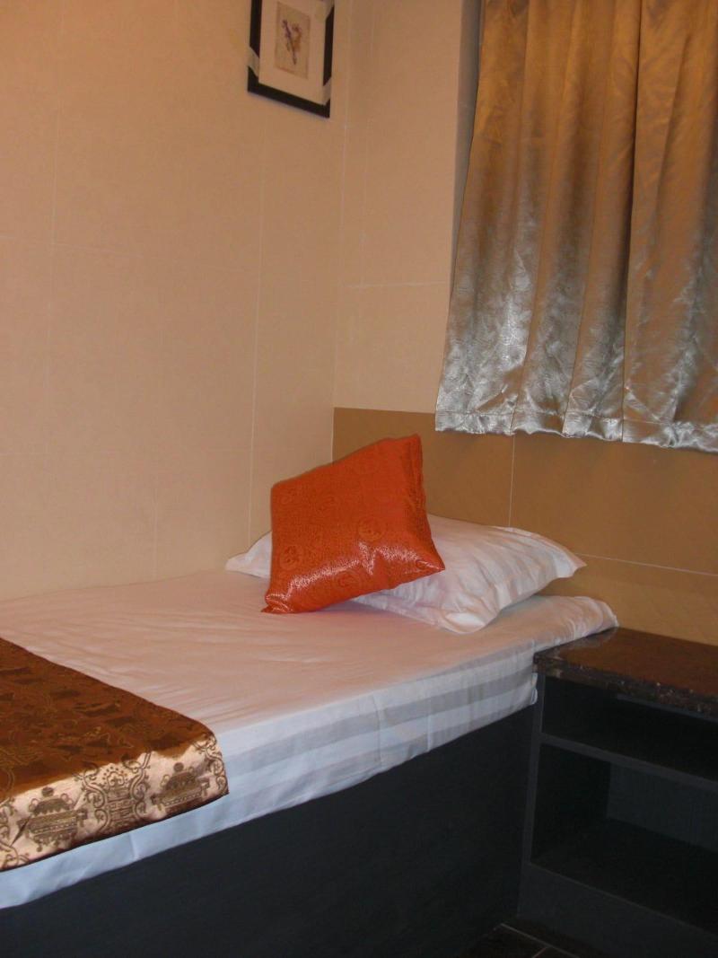 Empire Commercial Hotel image