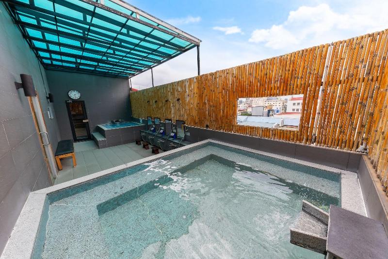 Azumaya Hotel Phnom Penh image