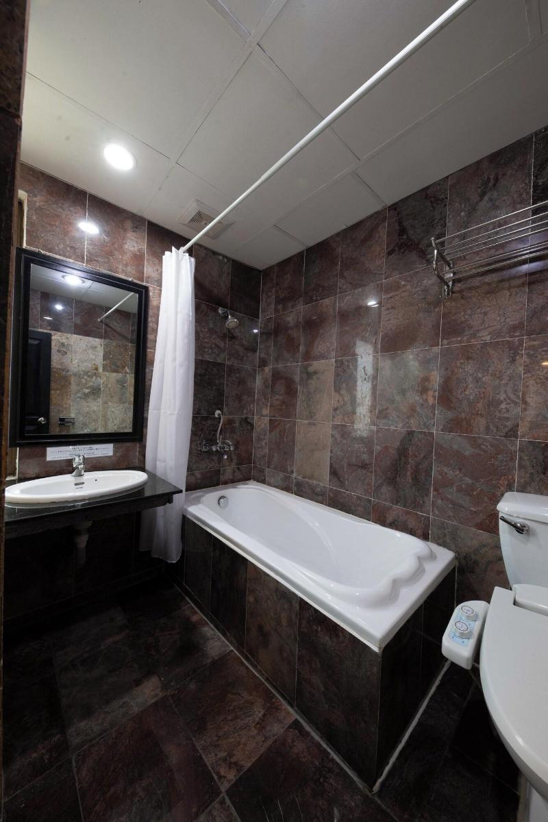 Azumaya Hotel Phnom Penh image
