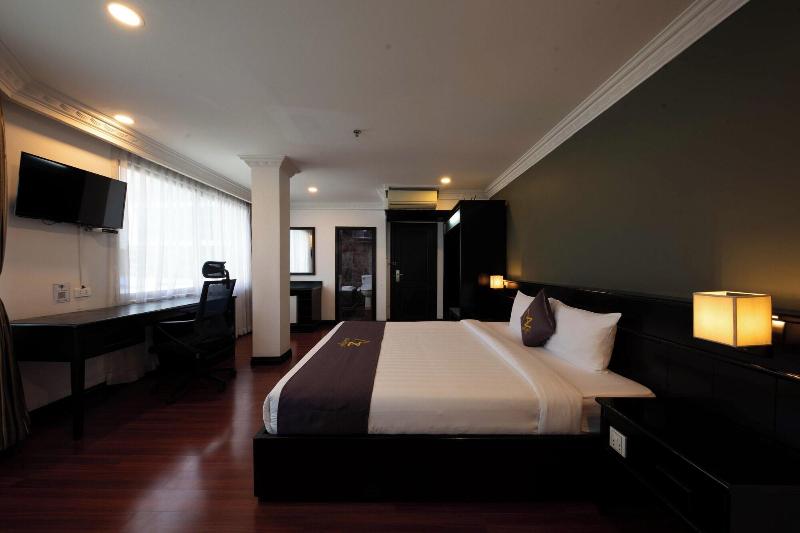 Azumaya Hotel Phnom Penh image