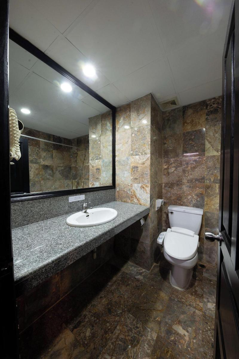 Azumaya Hotel Phnom Penh image