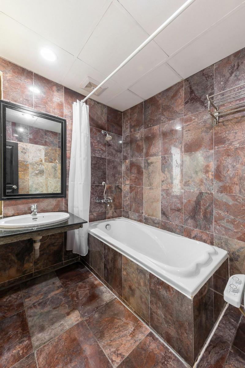 Azumaya Hotel Phnom Penh image