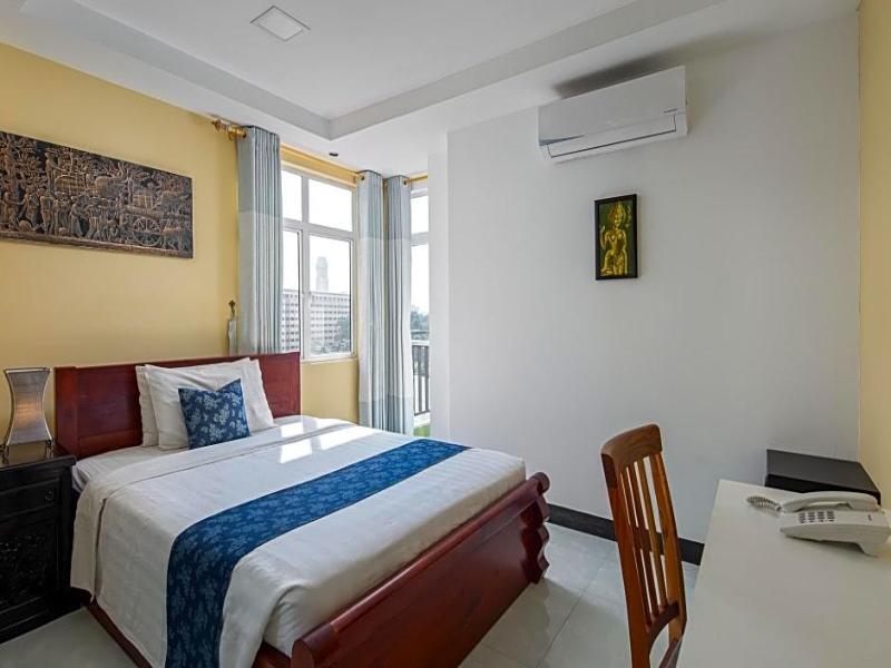 Botum Palace Hotel image