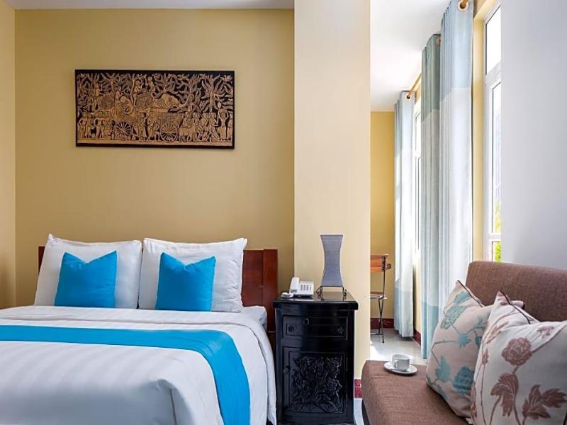 Botum Palace Hotel image