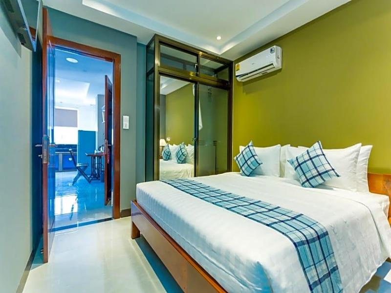 Botum Palace Hotel image