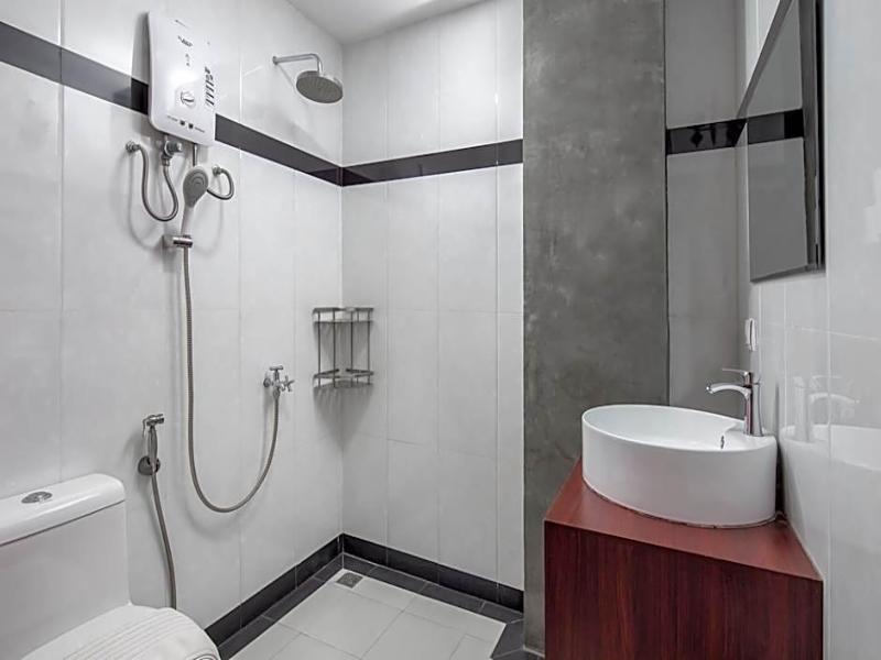 Botum Palace Hotel image