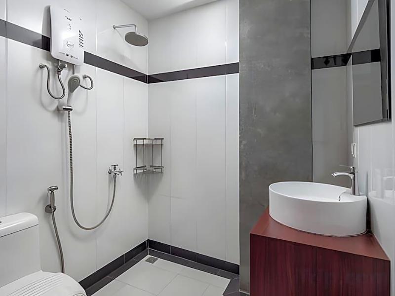 Botum Palace Hotel image