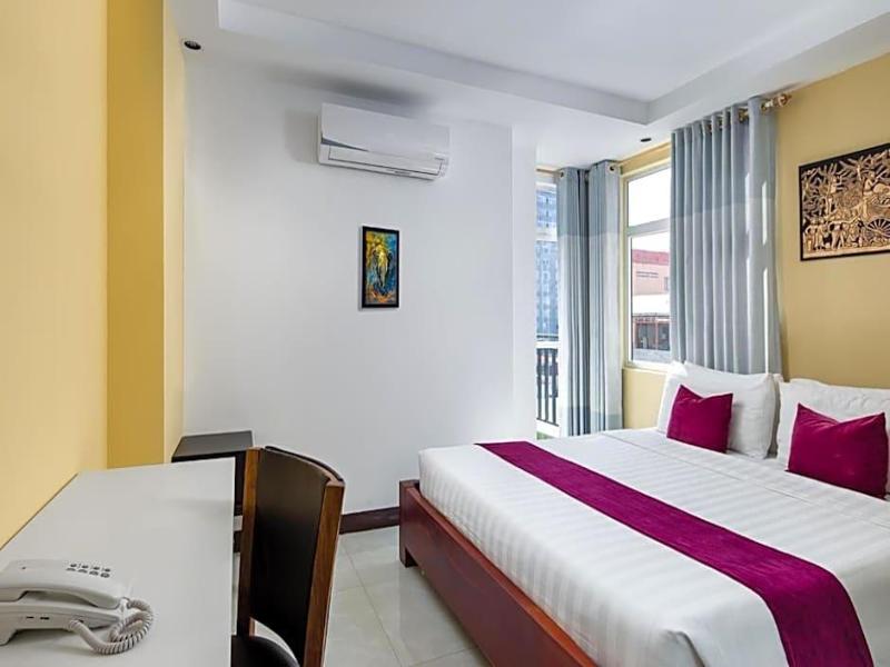 Botum Palace Hotel image