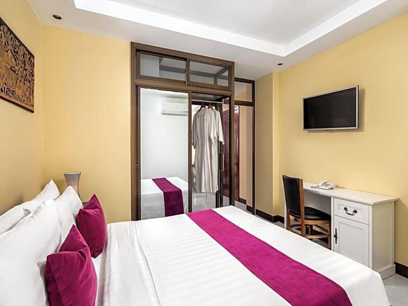 Botum Palace Hotel image