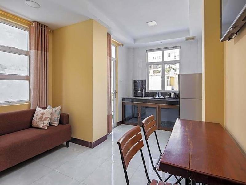 Botum Palace Hotel image