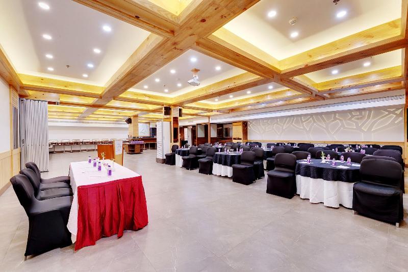The E Square Hotel image