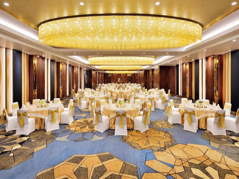 Sheraton Grand Pune Bund Garden Hotel image