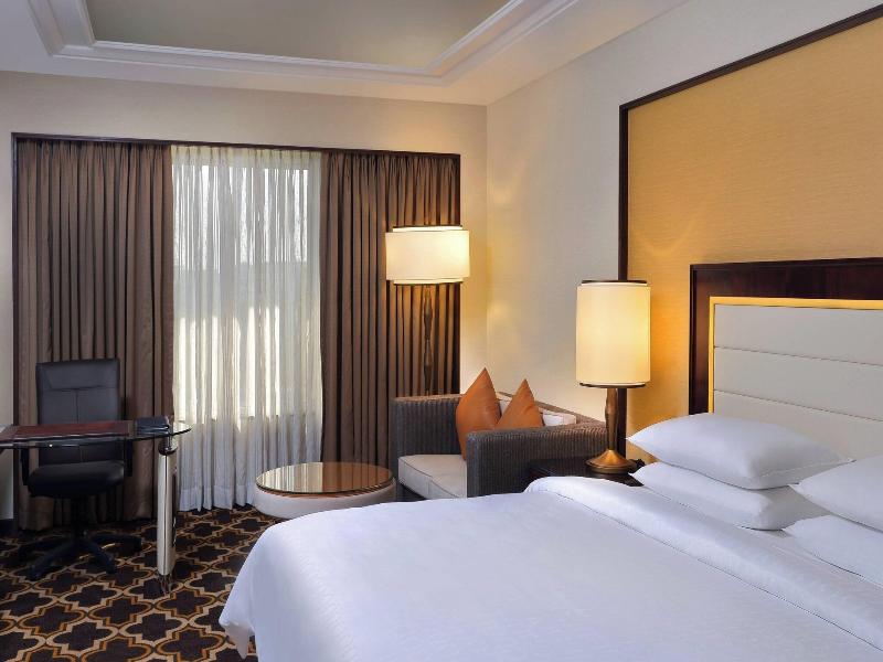 Sheraton Grand Pune Bund Garden Hotel image