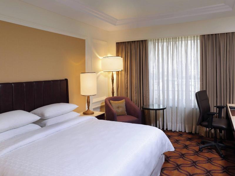 Sheraton Grand Pune Bund Garden Hotel image