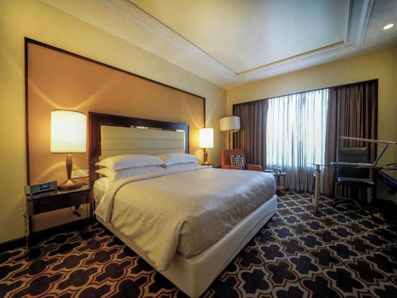 Sheraton Grand Pune Bund Garden Hotel image