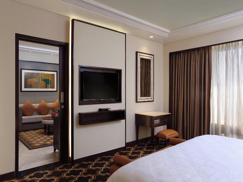 Sheraton Grand Pune Bund Garden Hotel image