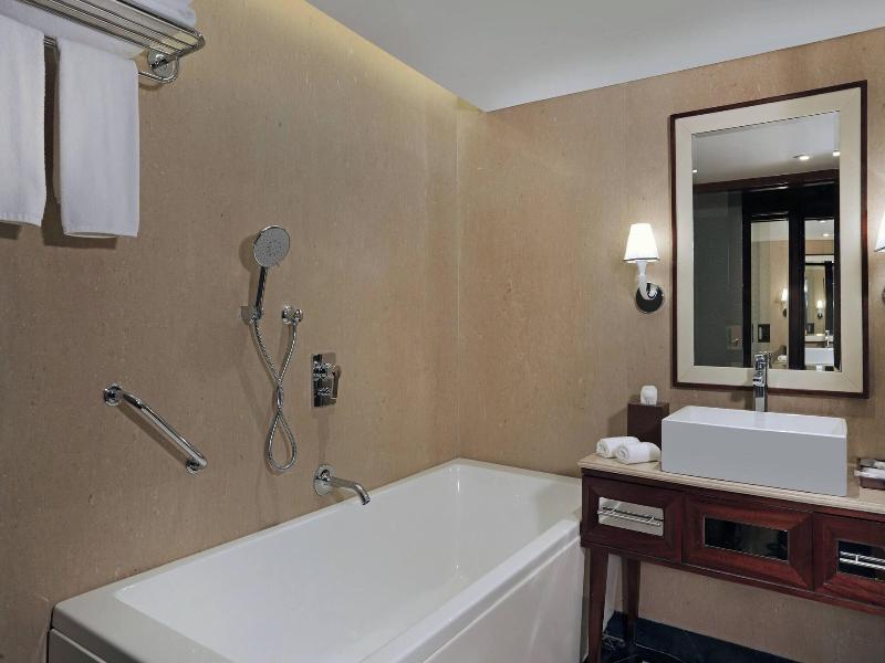 Sheraton Grand Pune Bund Garden Hotel image