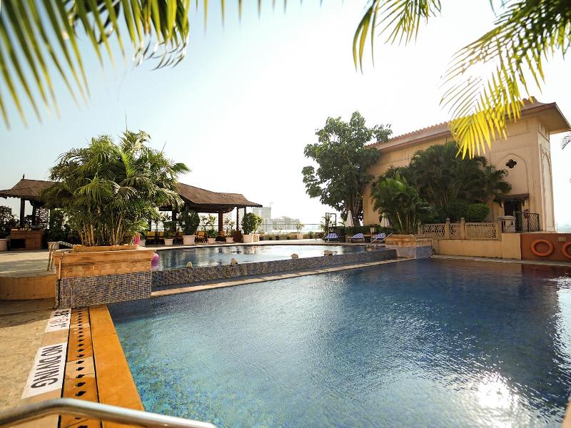 Sheraton Grand Pune Bund Garden Hotel image