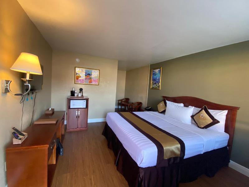 Sandals Inn image