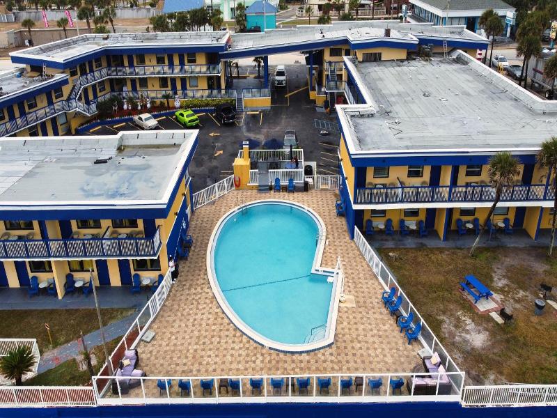 Sandals Inn image