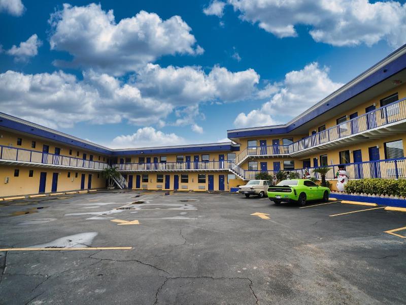 Sandals Inn image