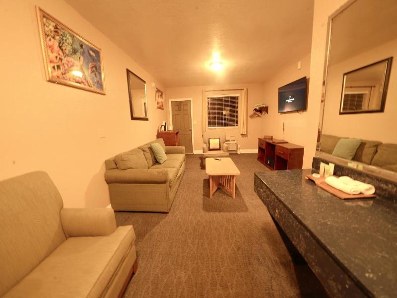 Sandals Inn image