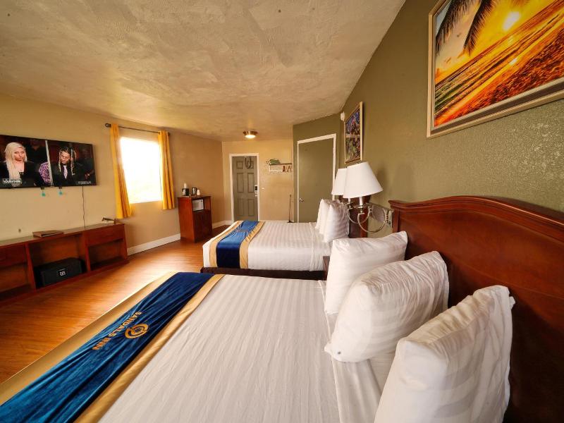 Sandals Inn image