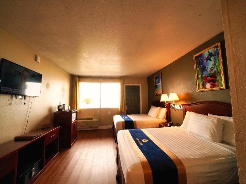 Sandals Inn image