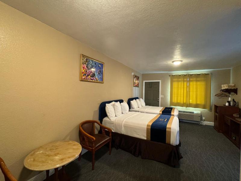 Sandals Inn image