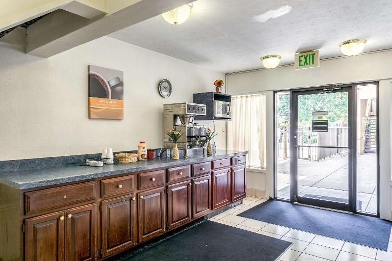 Americas Best Value Inn Edgewood image