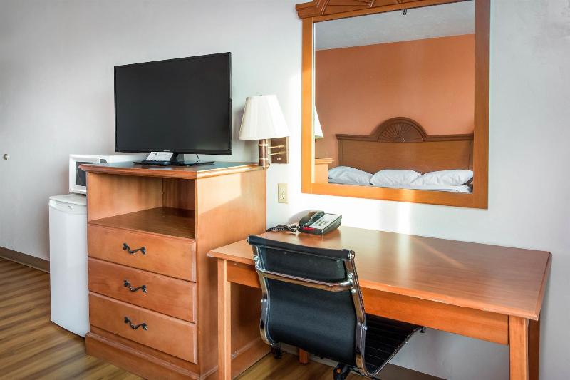 Motel 6 Wilsonville Or Portland image