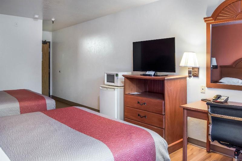 Motel 6 Wilsonville Or Portland image