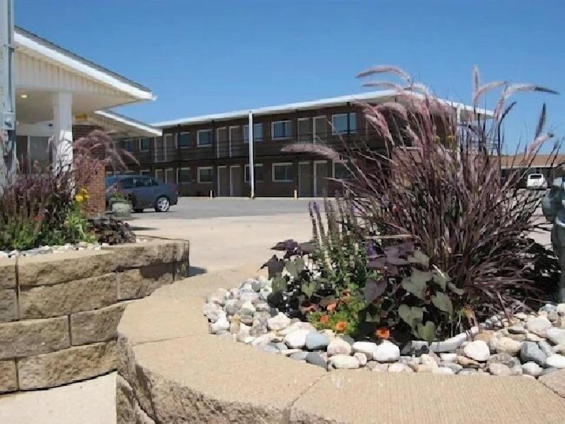 Travelers Lodge Motel Marshall image