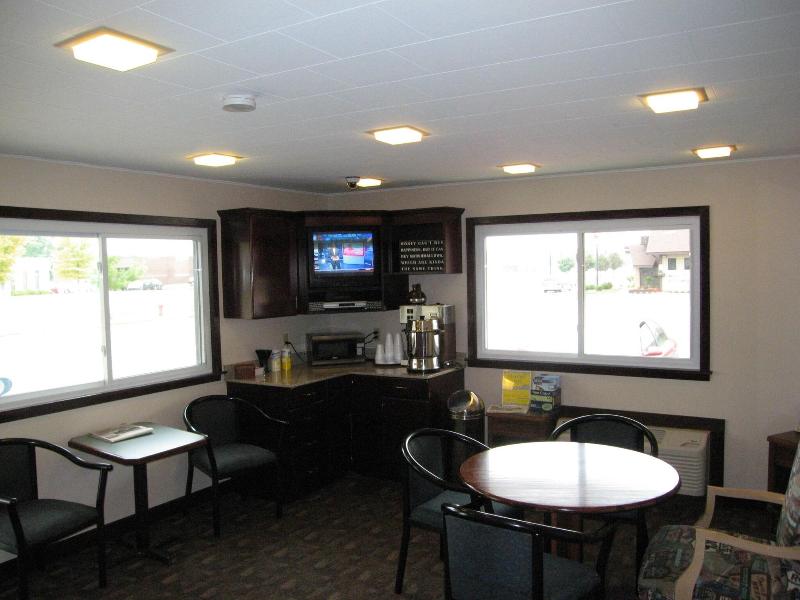 Travelers Lodge Motel Marshall image