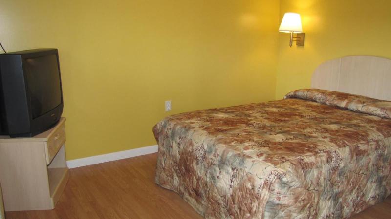 Lake View Inn image