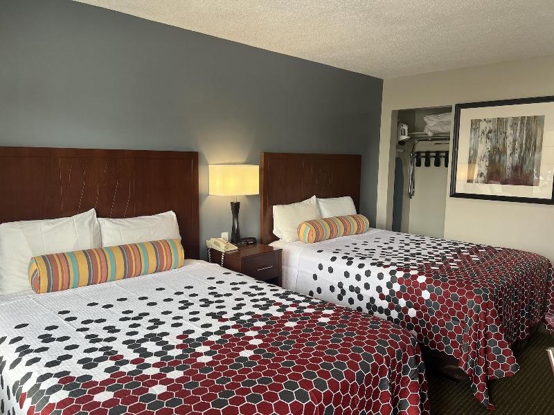 Travelers Inn Eugene University image