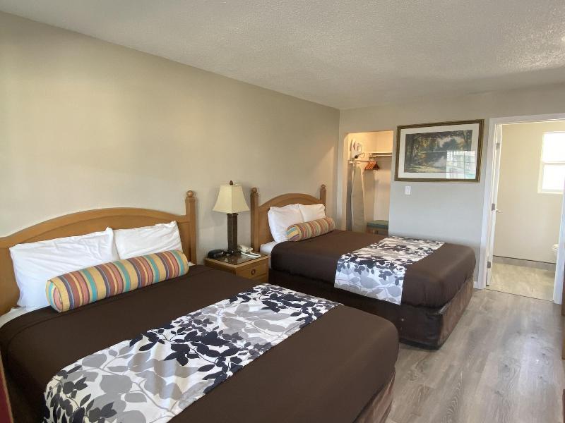 Travelers Inn Eugene University image