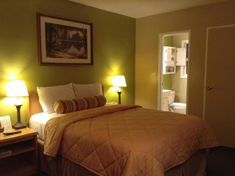 Travelers Inn Eugene University image