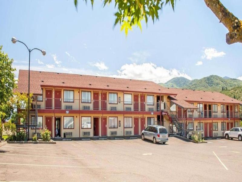 Ashland Valley Inn image