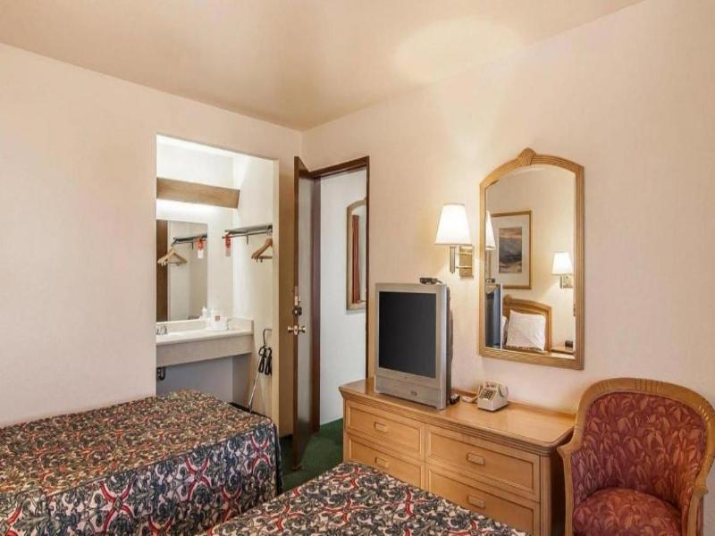 Ashland Valley Inn image