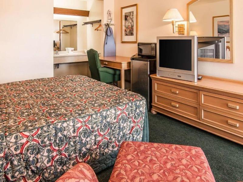 Ashland Valley Inn image